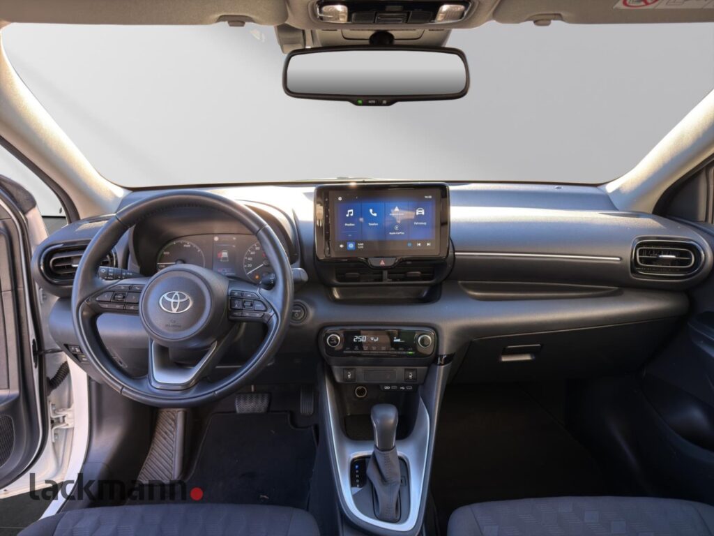 Toyota Yaris Exposé-Bild 10