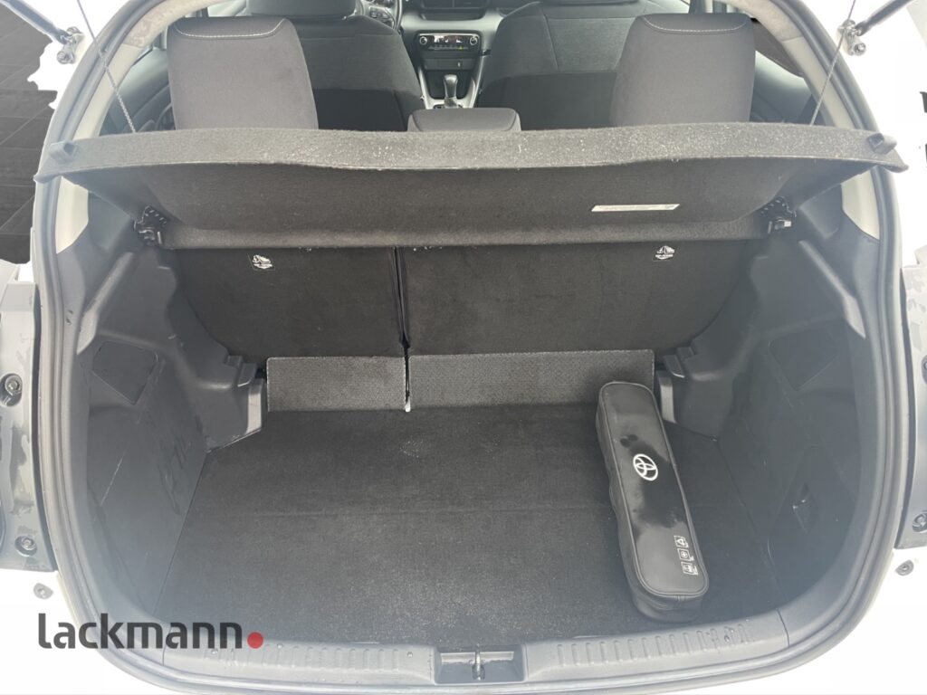 Toyota Yaris Exposé-Bild 7