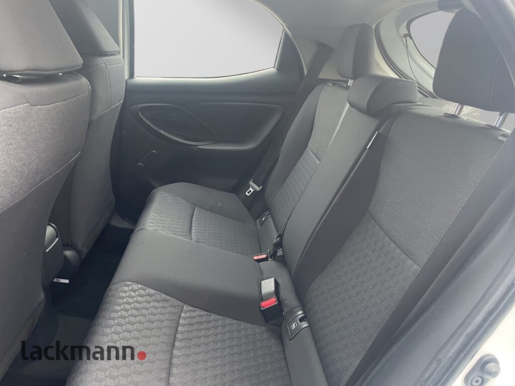 Toyota Yaris Exposé-Bild 9