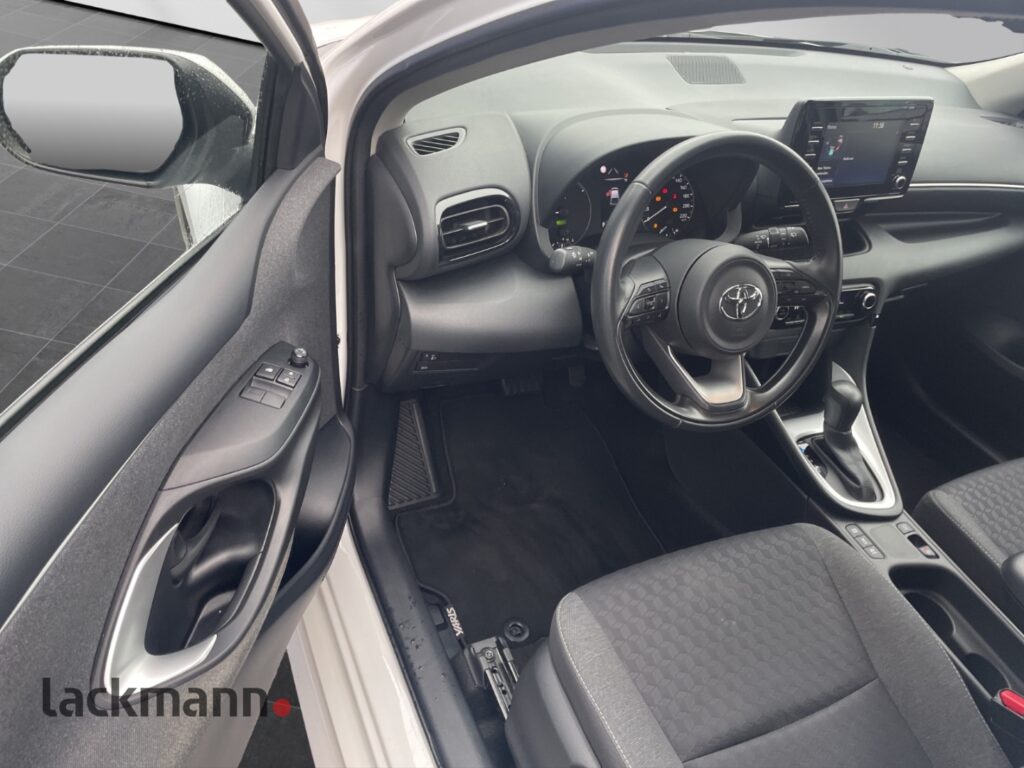 Toyota Yaris Exposé-Bild 12