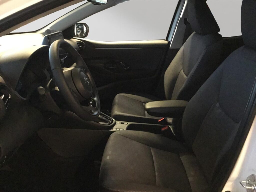 Toyota Yaris Exposé-Bild 8