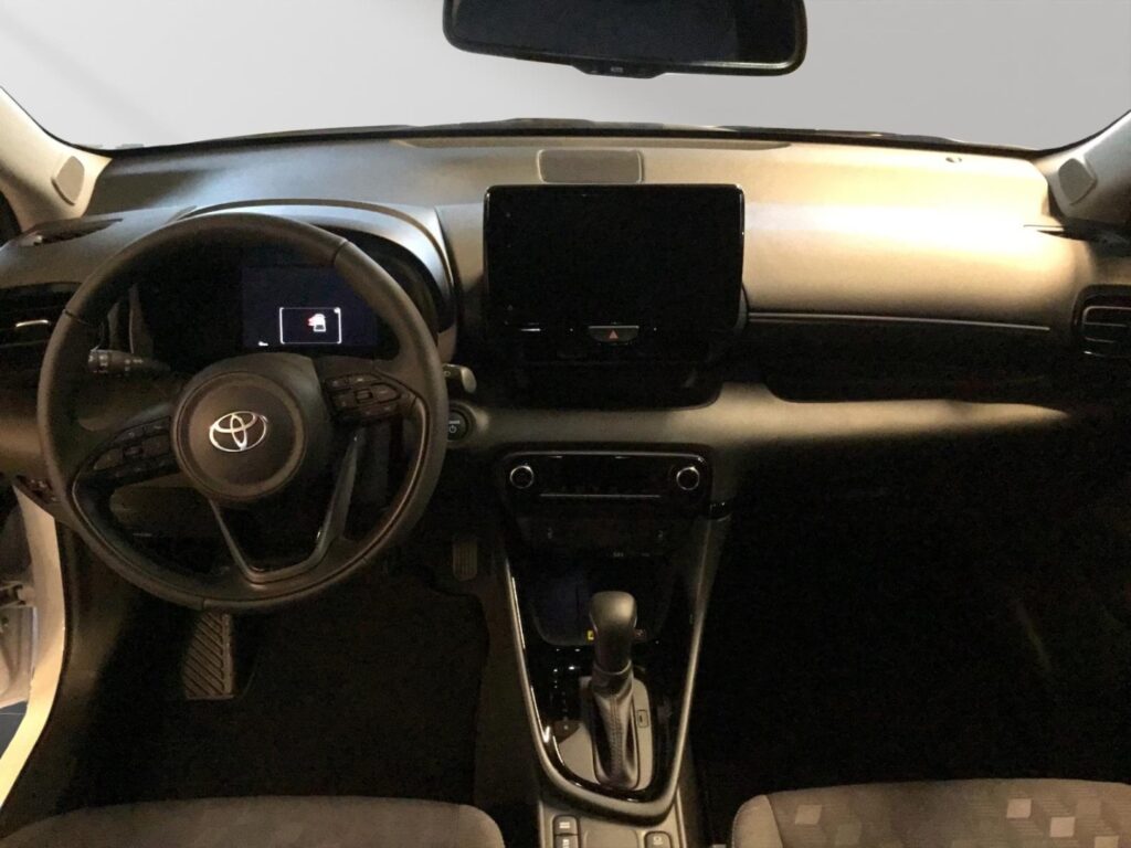 Toyota Yaris Exposé-Bild 10