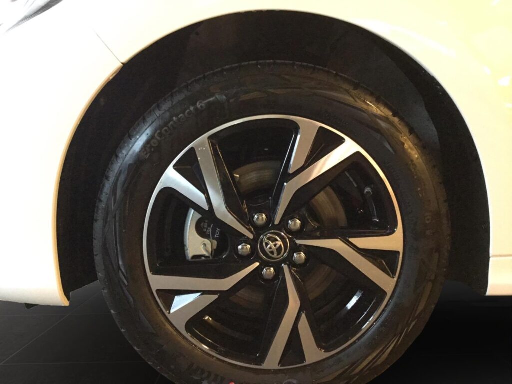 Toyota Yaris Exposé-Bild 11