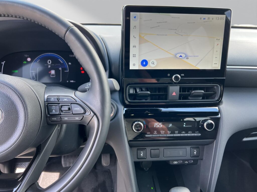 Toyota Yaris Cross Exposé-Bild 12