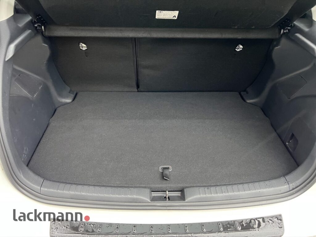 Toyota Yaris Exposé-Bild 7