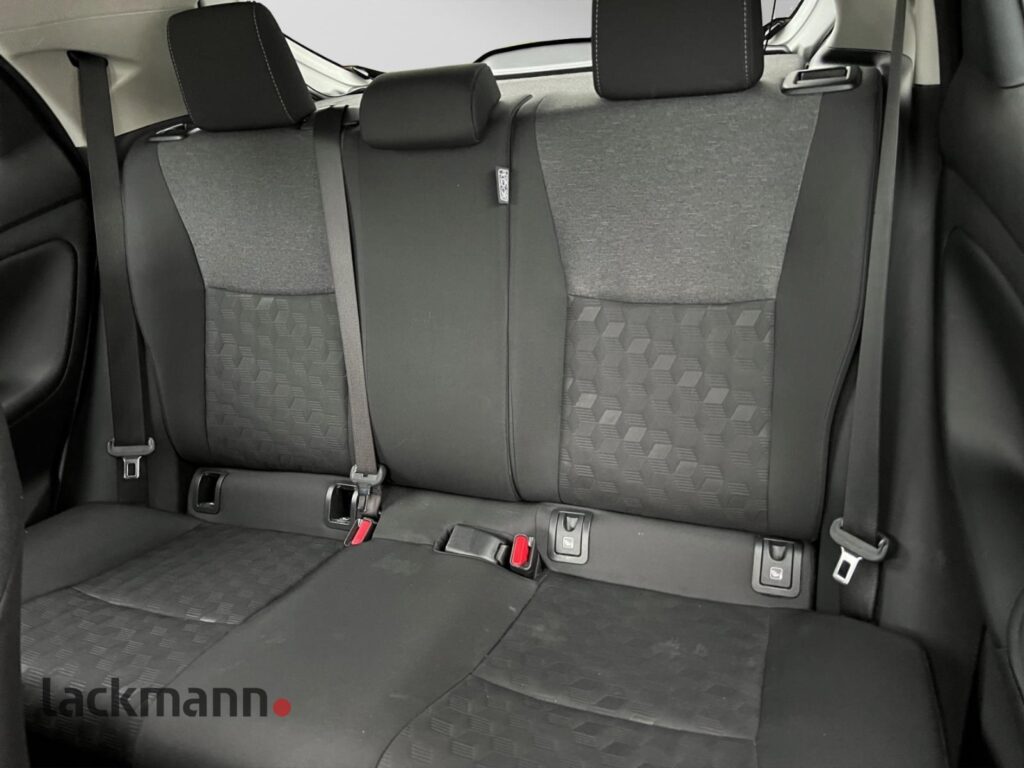 Toyota Yaris Exposé-Bild 9