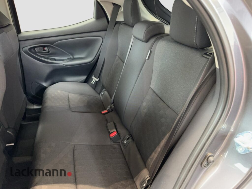 Toyota Yaris Exposé-Bild 9