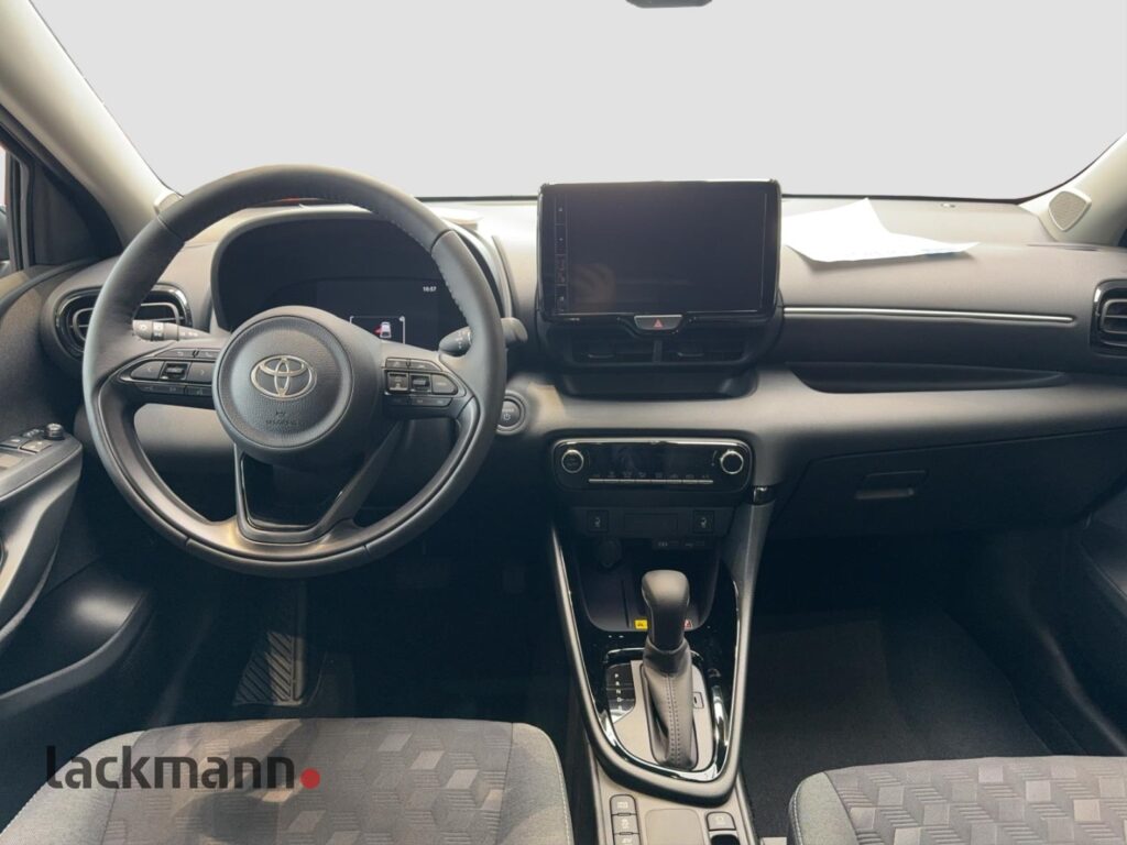 Toyota Yaris Exposé-Bild 10