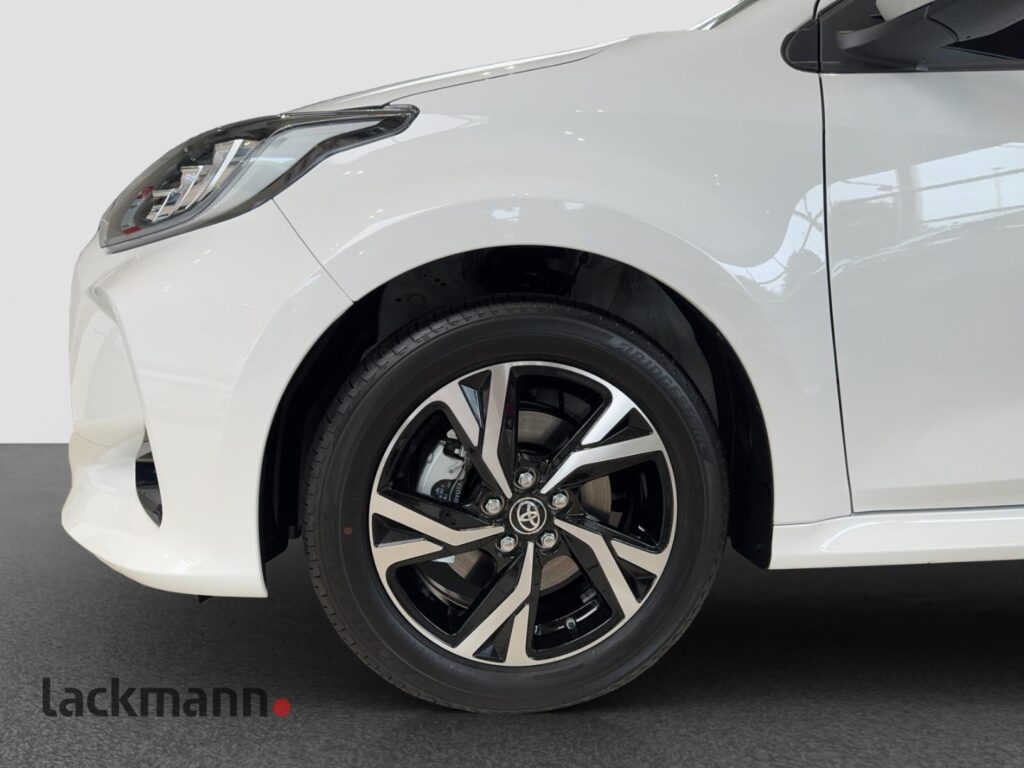 Toyota Yaris Exposé-Bild 11