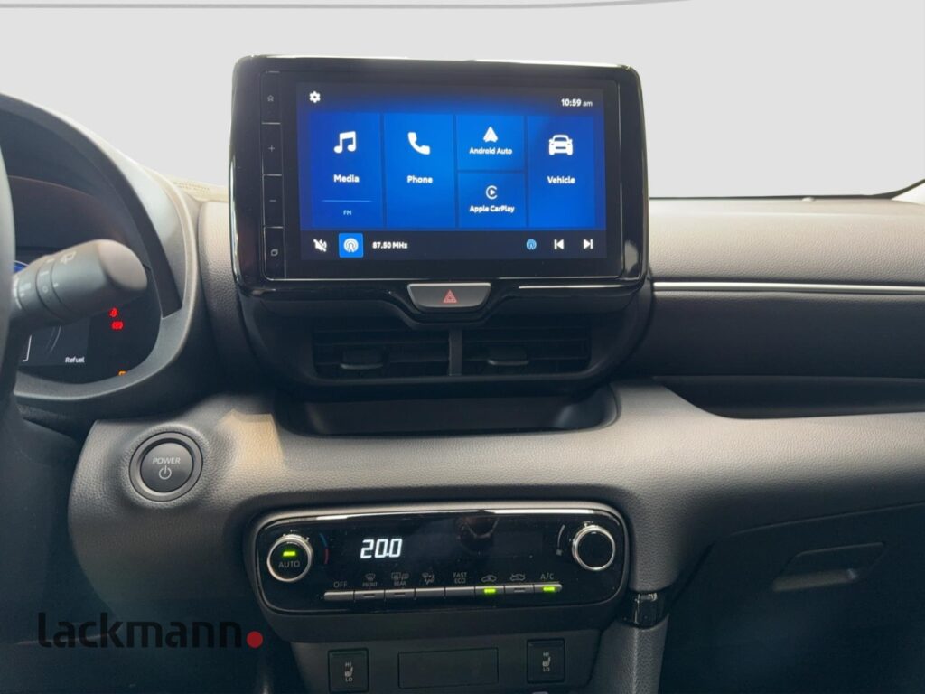 Toyota Yaris Exposé-Bild 13