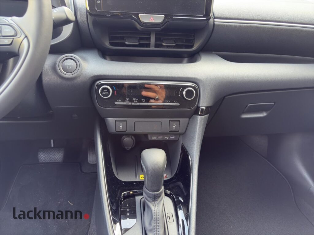 Toyota Yaris Exposé-Bild 12