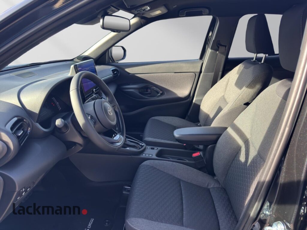 Toyota Yaris Cross Exposé-Bild 8