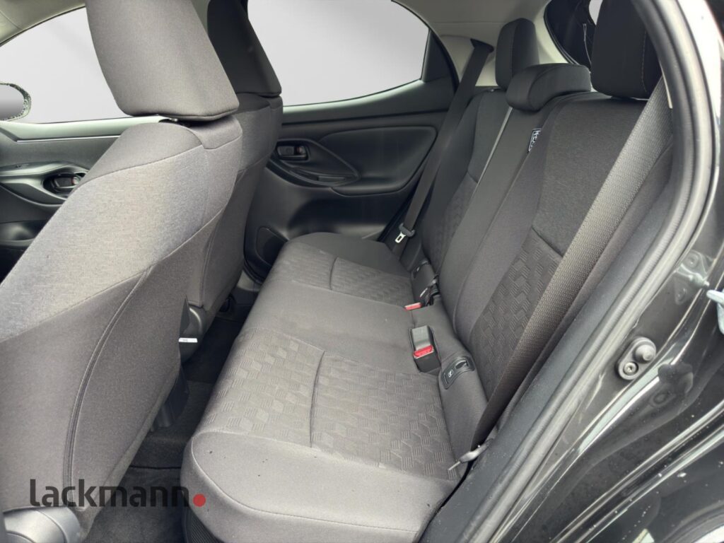 Toyota Yaris Exposé-Bild 9