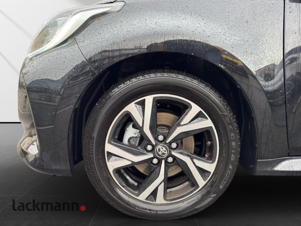 Toyota Yaris Exposé-Bild 11