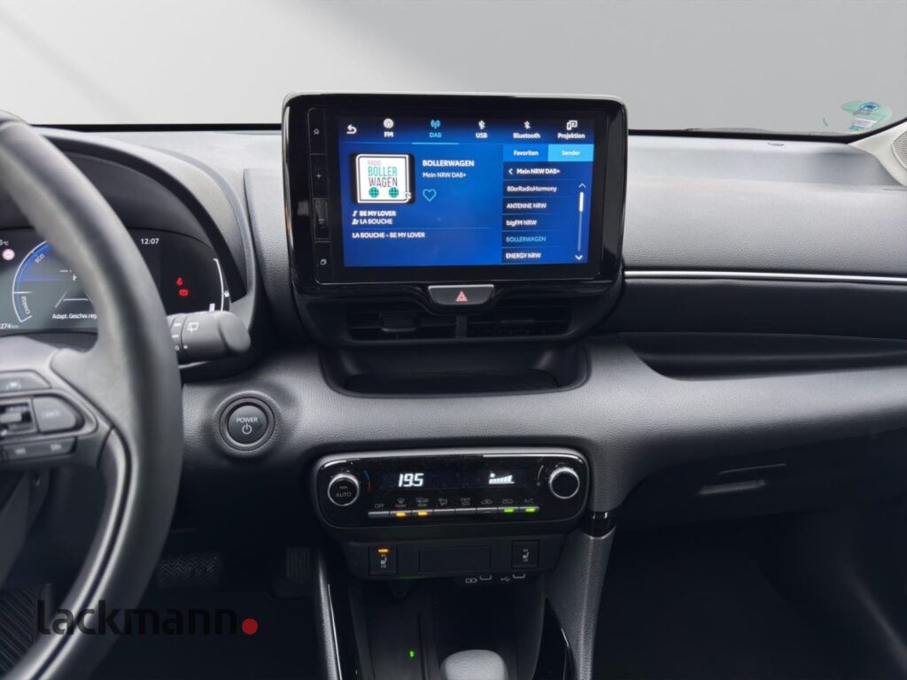 Toyota Yaris Exposé-Bild 12