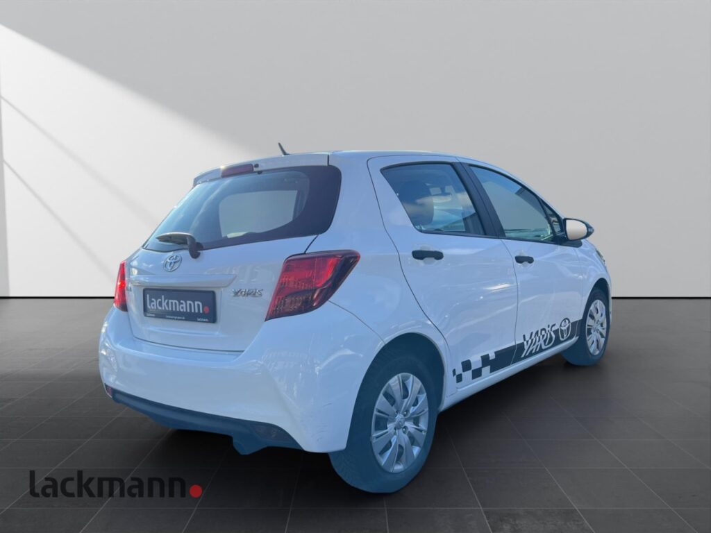 Toyota Yaris Exposé-Bild 4