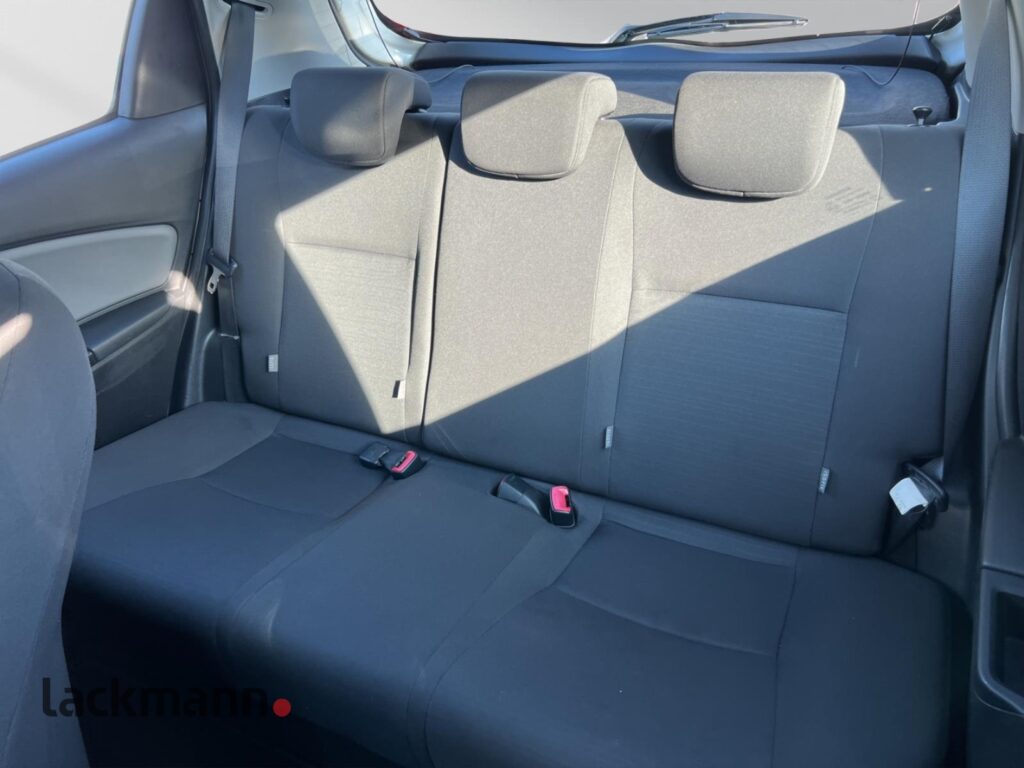 Toyota Yaris Exposé-Bild 9