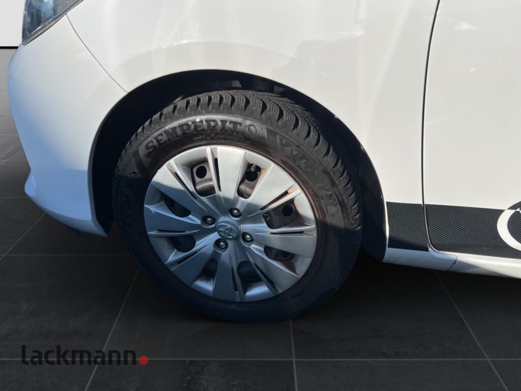 Toyota Yaris Exposé-Bild 11