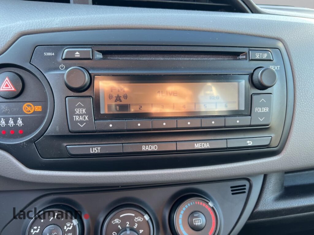 Toyota Yaris Exposé-Bild 13