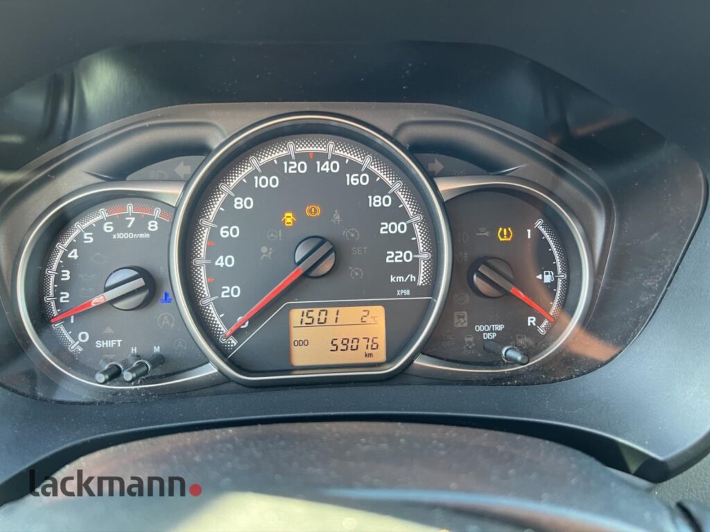 Toyota Yaris Exposé-Bild 14