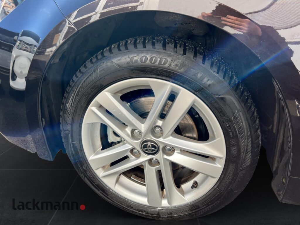 Toyota Corolla Exposé-Bild 11