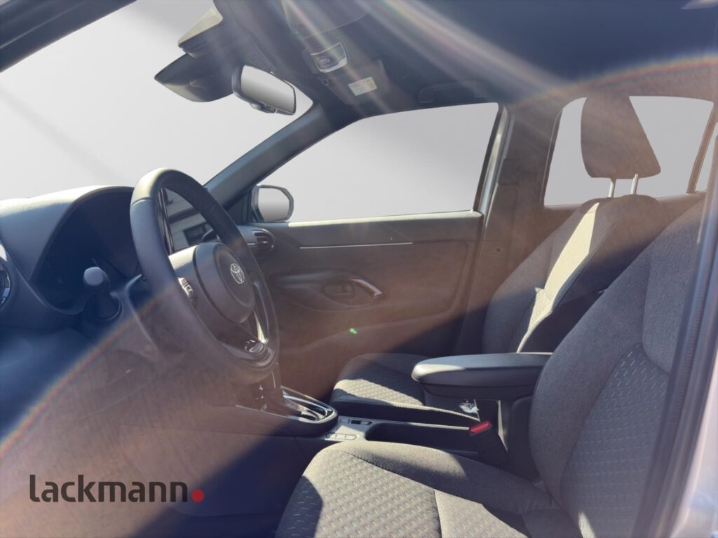 Toyota Yaris Cross Exposé-Bild 8