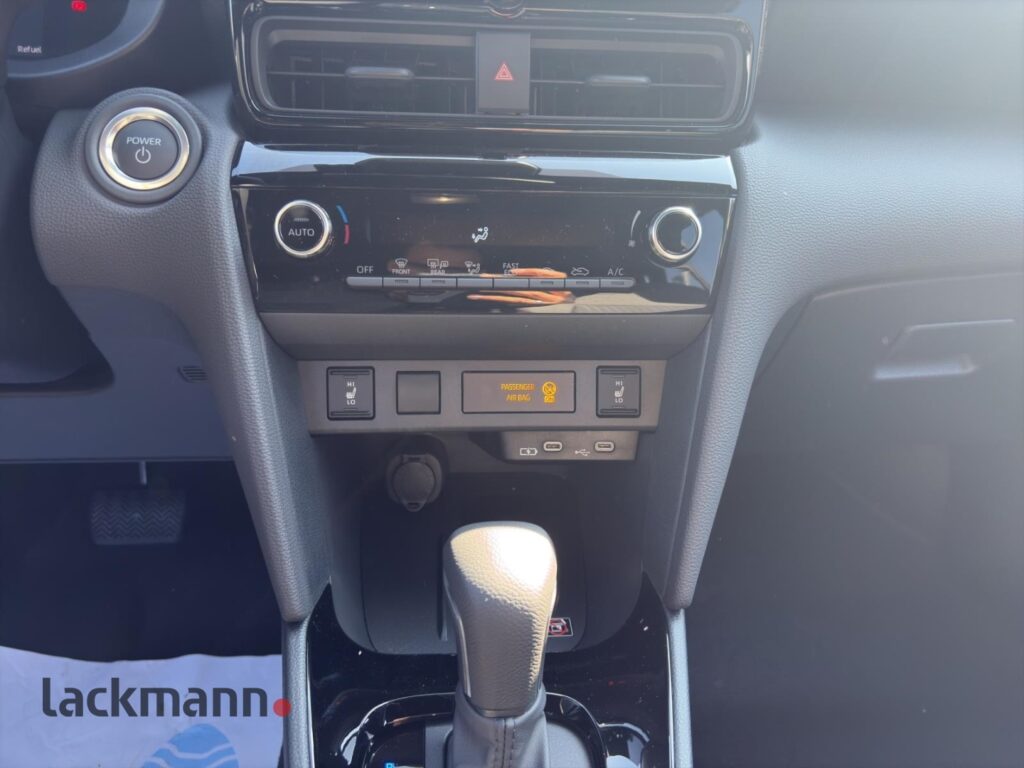 Toyota Yaris Cross Exposé-Bild 12