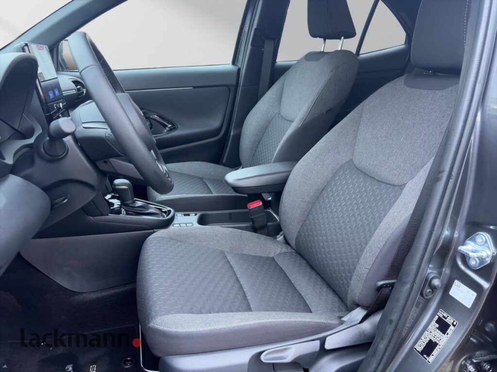 Toyota Yaris Cross Exposé-Bild 8