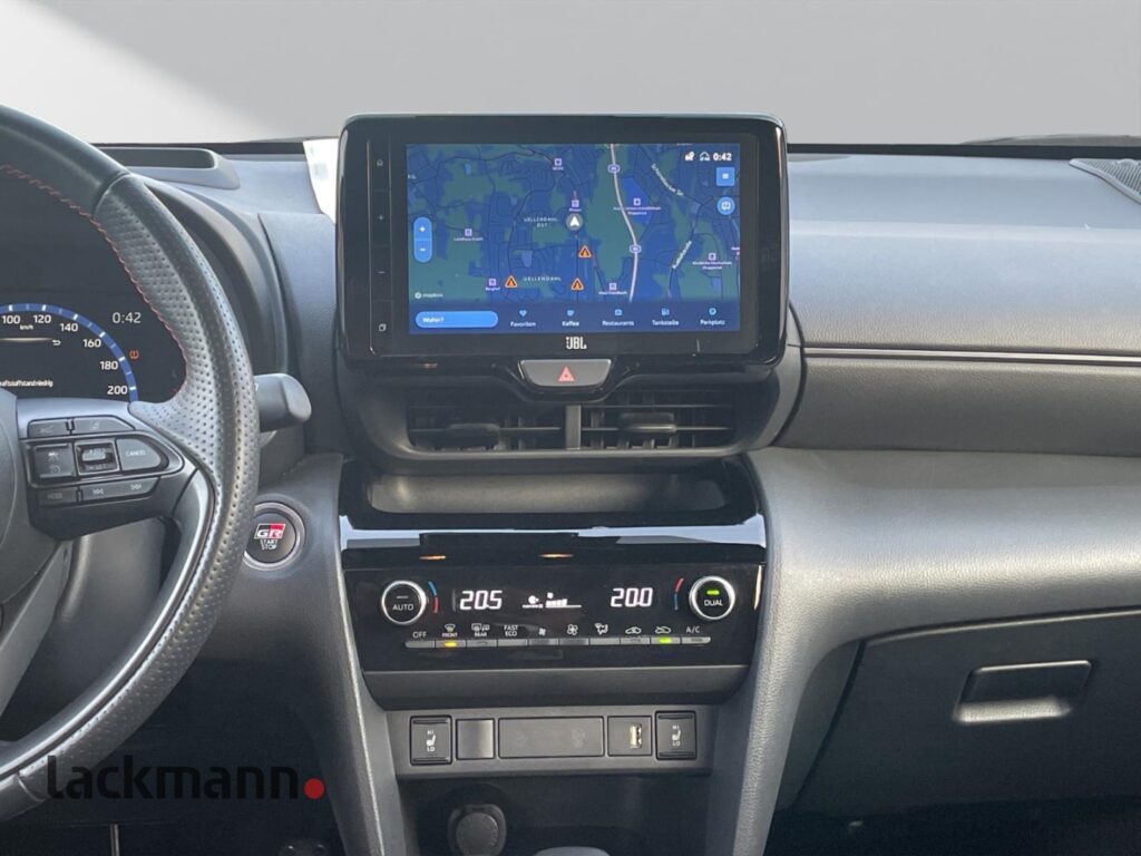 Toyota Yaris Cross Exposé-Bild 11