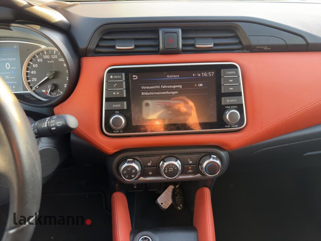 Nissan Micra Exposé-Bild 12