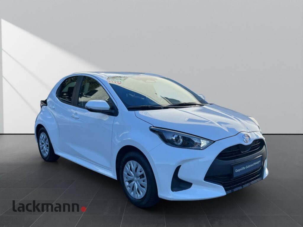 Toyota Yaris Exposé-Bild 3
