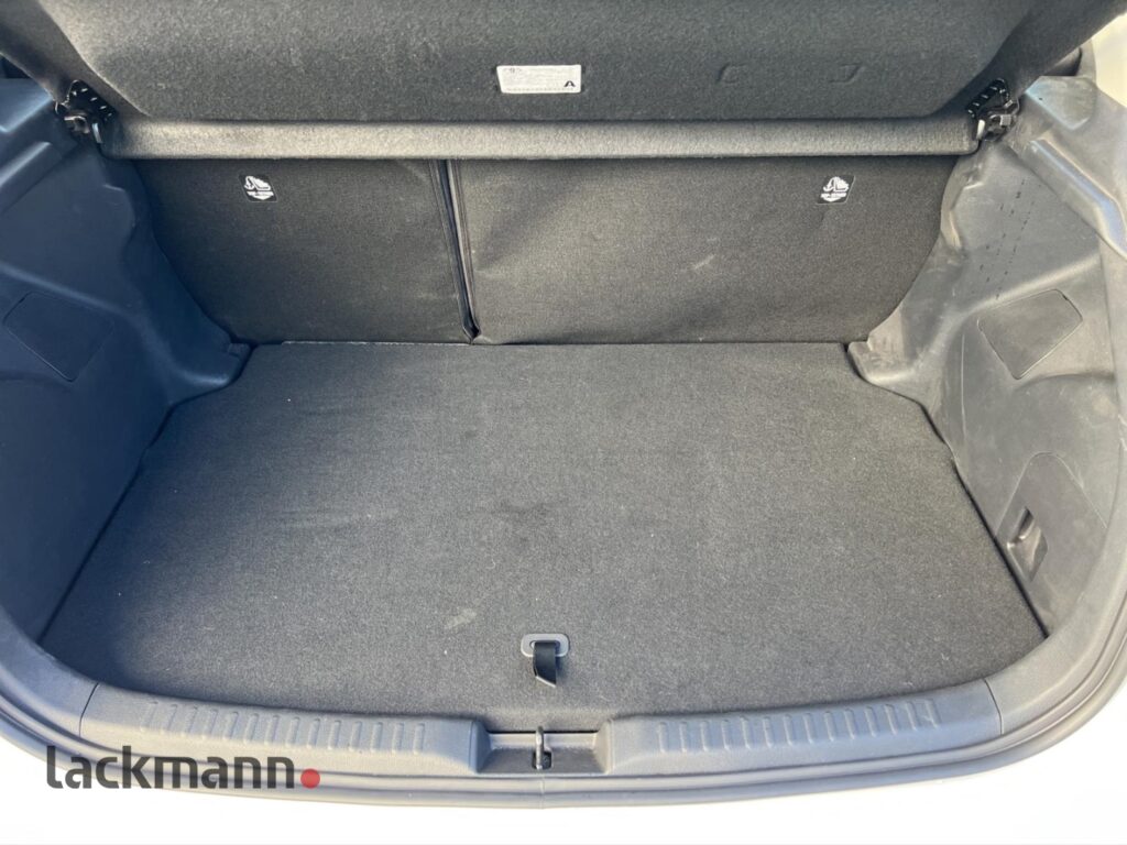 Toyota Yaris Exposé-Bild 7