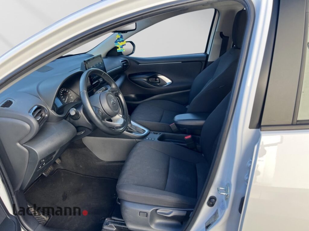 Toyota Yaris Exposé-Bild 8