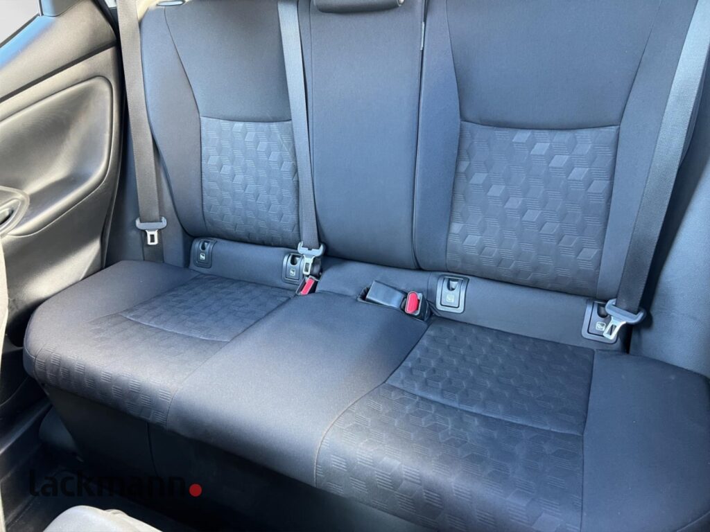 Toyota Yaris Exposé-Bild 9