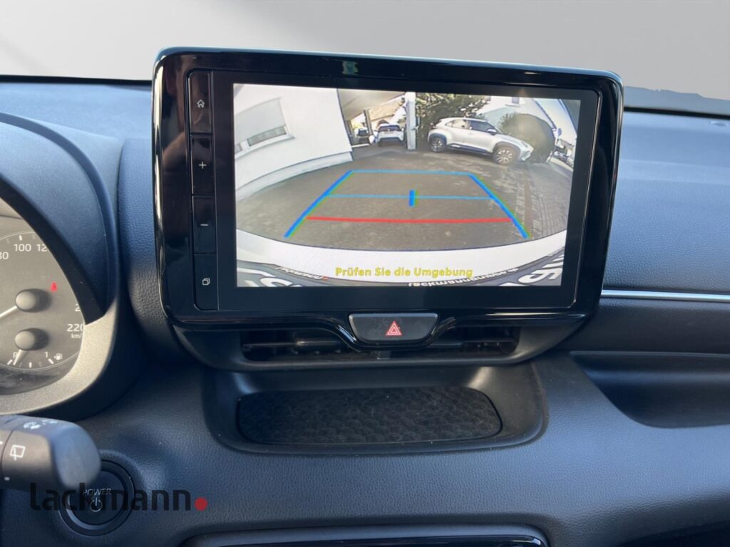 Toyota Yaris Exposé-Bild 13