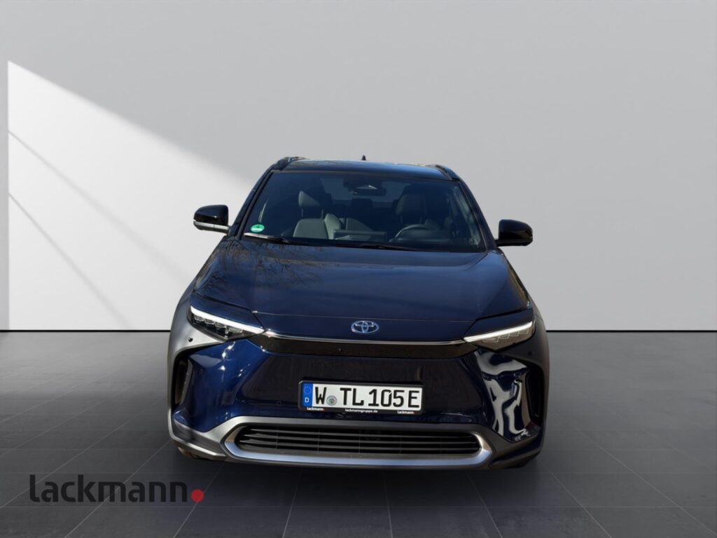 Toyota bz4X Exposé-Bild 3