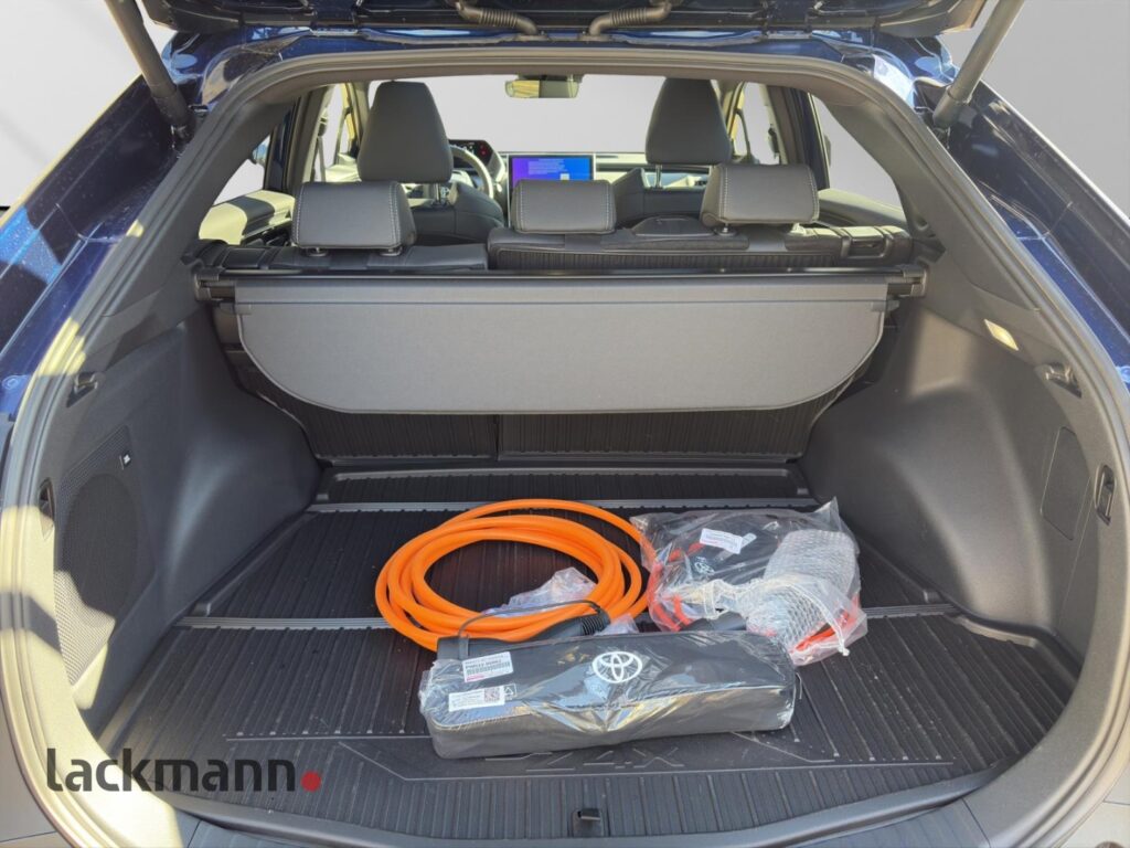 Toyota bz4X Exposé-Bild 8