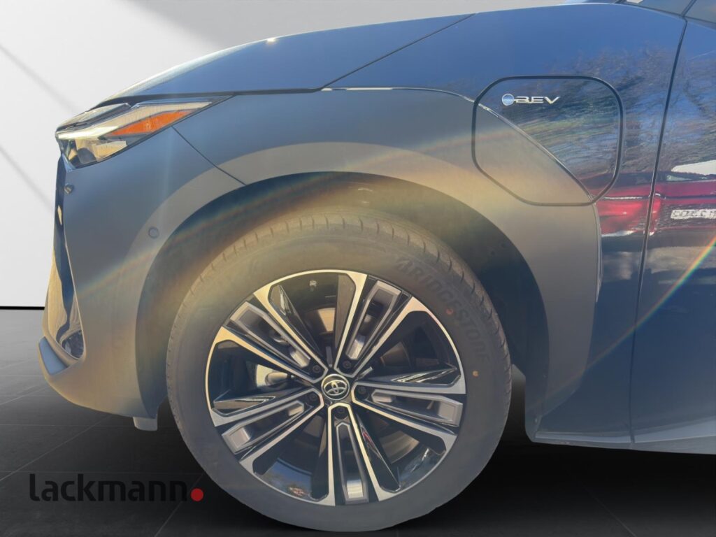 Toyota bz4X Exposé-Bild 12