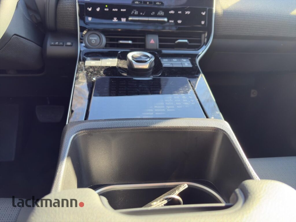 Toyota bz4X Exposé-Bild 13