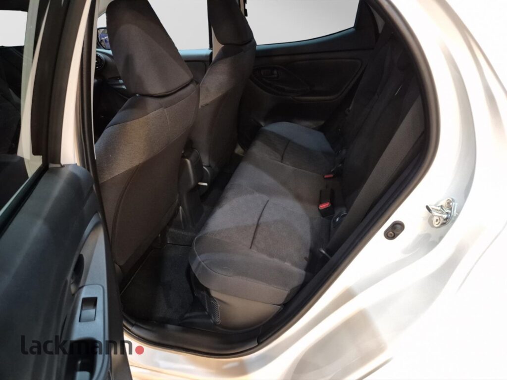 Toyota Yaris Exposé-Bild 4