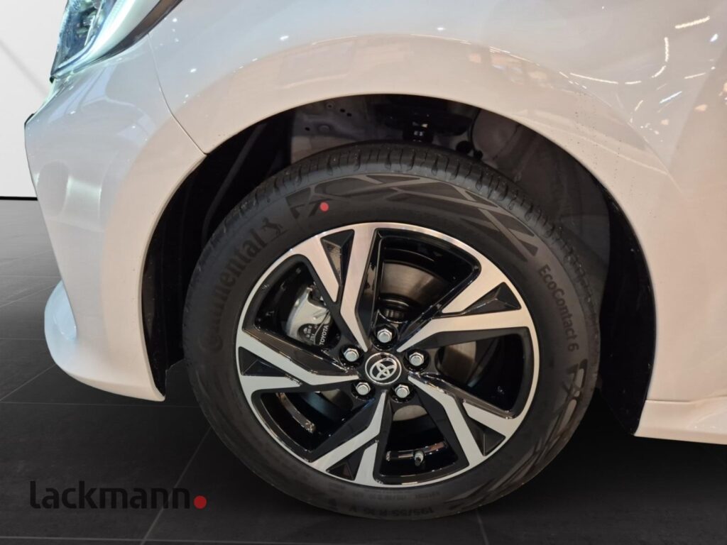 Toyota Yaris Exposé-Bild 6