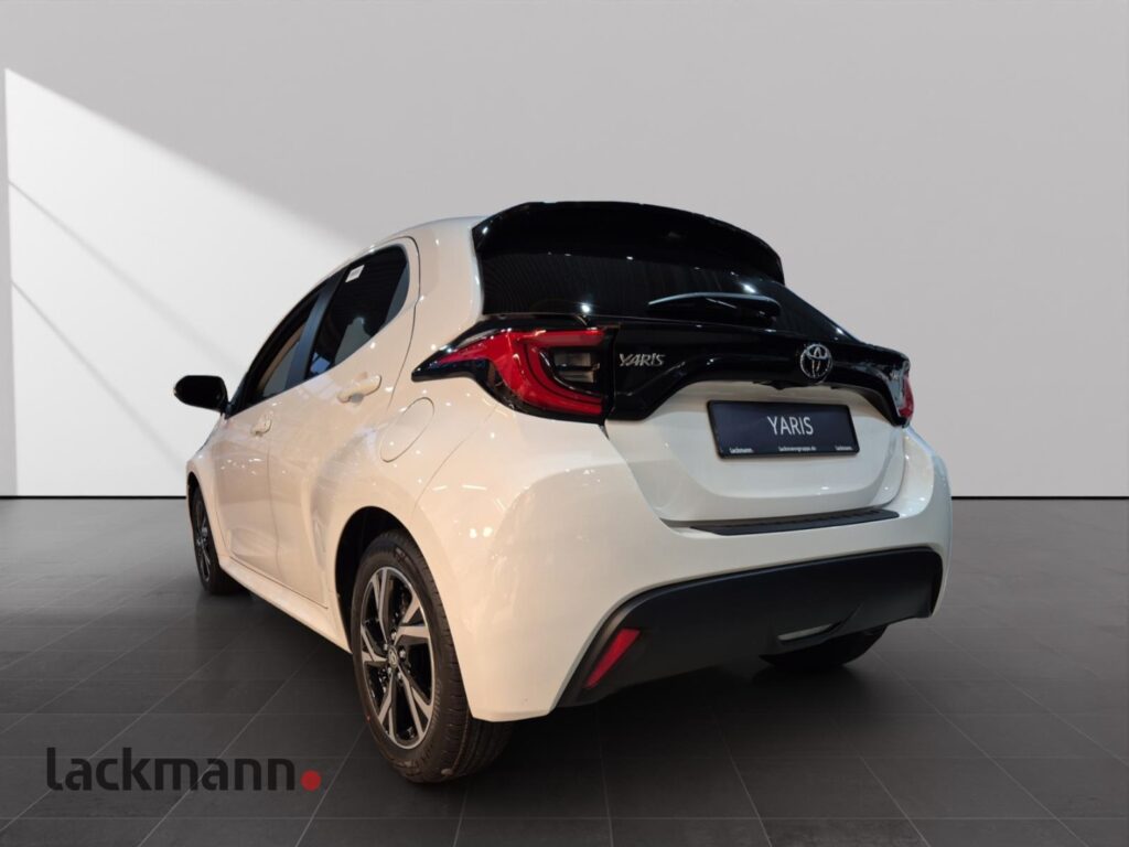 Toyota Yaris Exposé-Bild 10