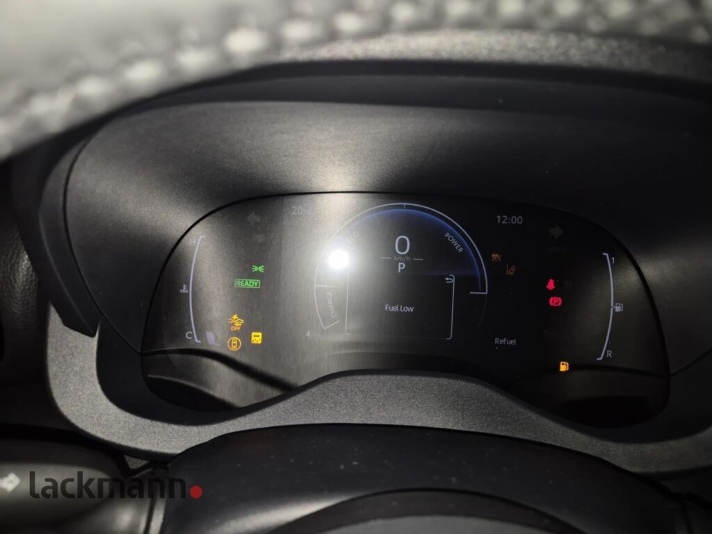 Toyota Yaris Exposé-Bild 12