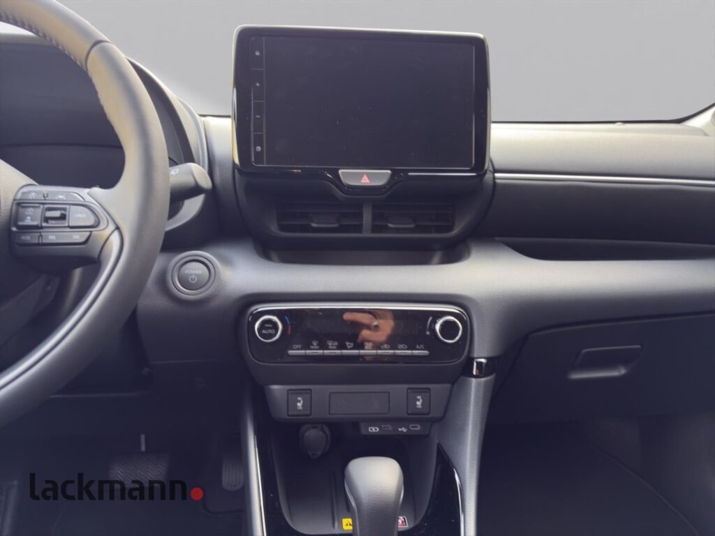 Toyota Yaris Exposé-Bild 9