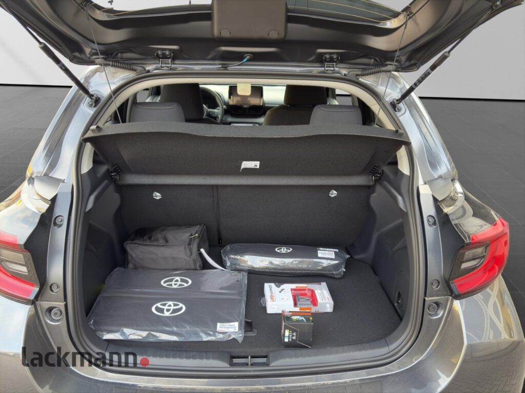 Toyota Yaris Exposé-Bild 9