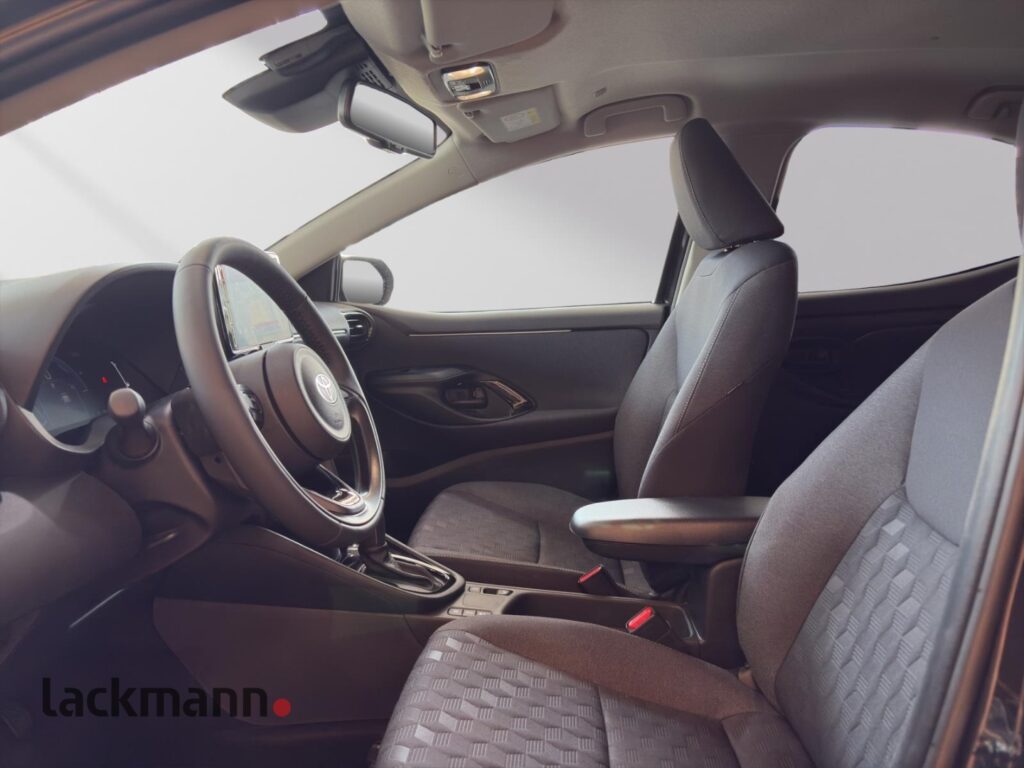Toyota Yaris Exposé-Bild 12