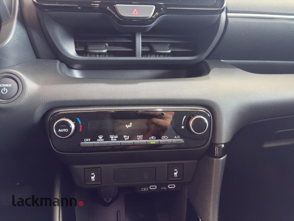 Toyota Yaris Exposé-Bild 16