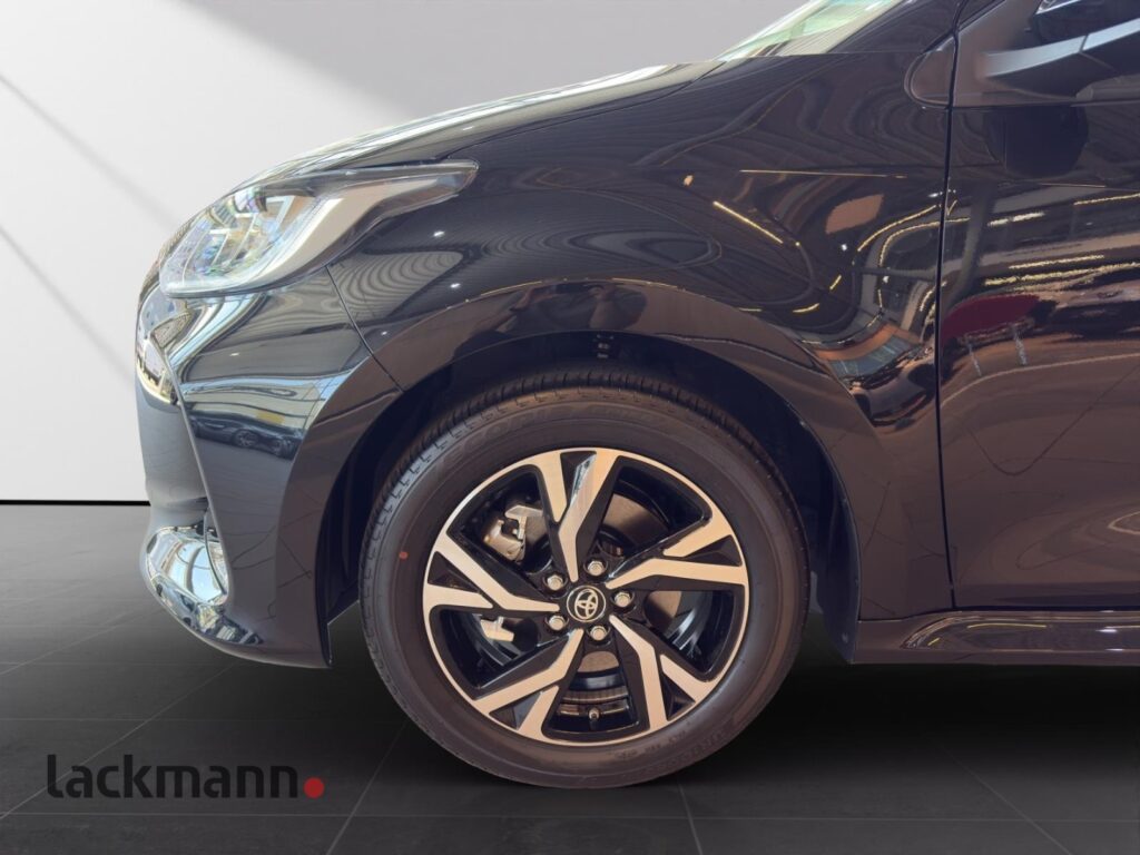 Toyota Yaris Exposé-Bild 12