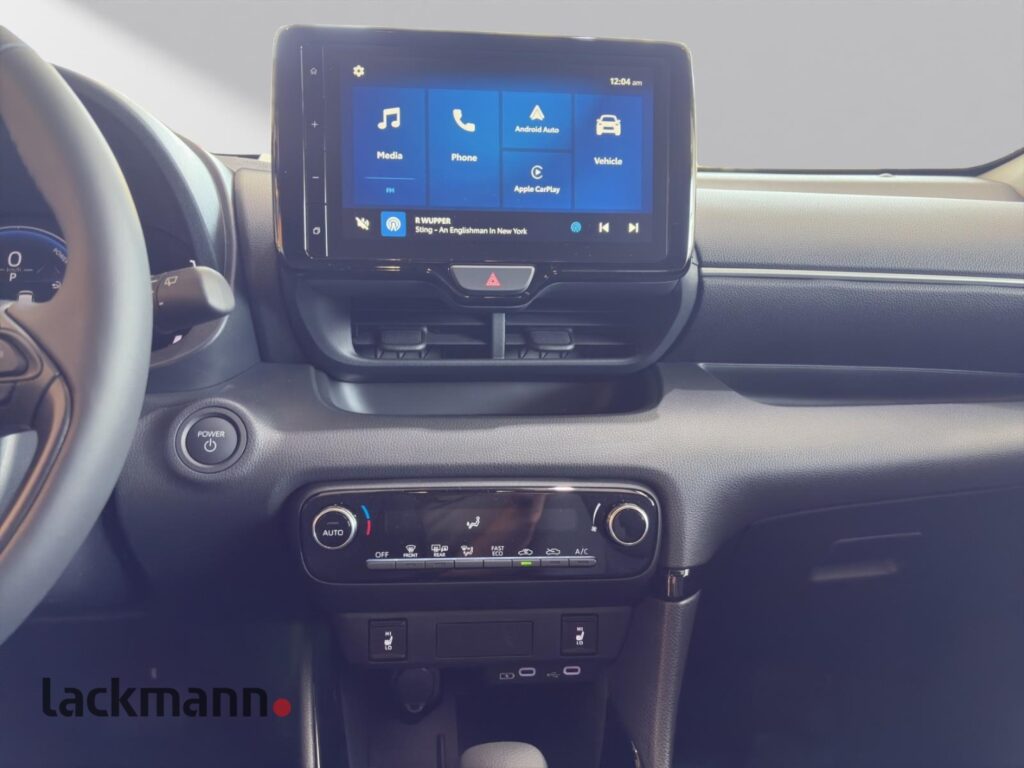 Toyota Yaris Exposé-Bild 14