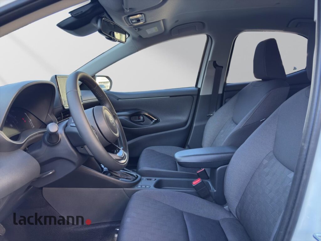Toyota Yaris Exposé-Bild 9